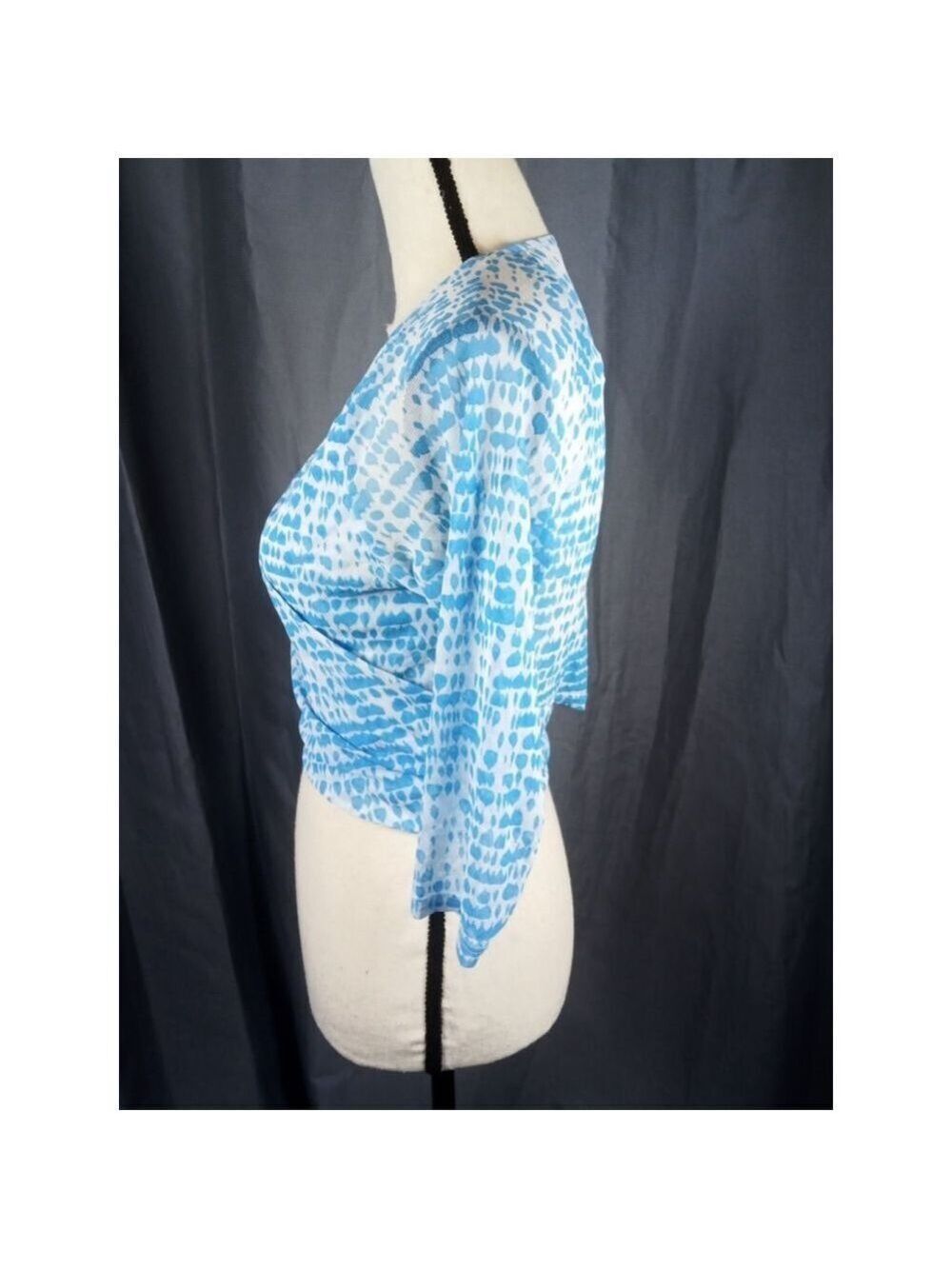 Luxe by Carmen Marc Valvo Wrap Top, Blue White 3/4 Sleeve, size 12 - Picture 2 of 4